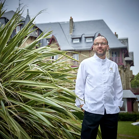 Le Castel Marie Louise Hotel 5*