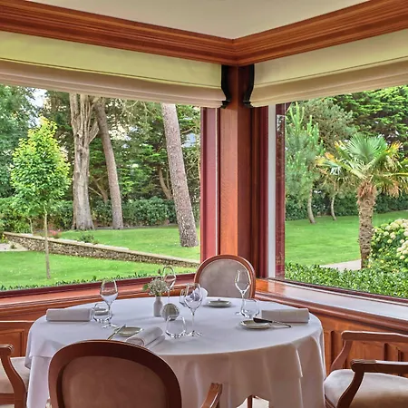 Le Castel Marie Louise Hotel