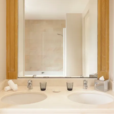Le Castel Marie Louise Hotel 5*