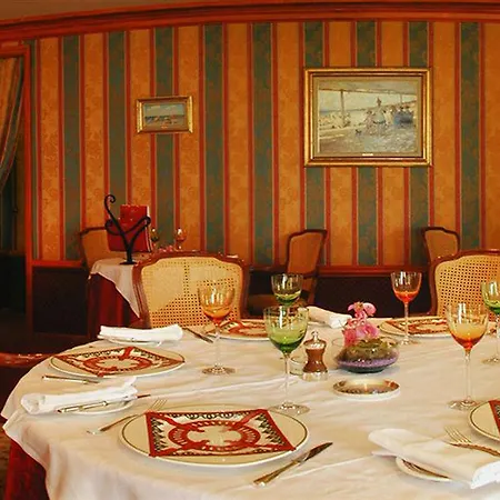 Le Castel Marie Louise Hotel 5*