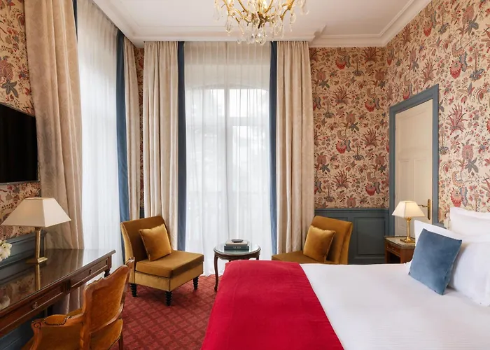 乐卡斯特玛丽露易丝酒店 5* La Baule