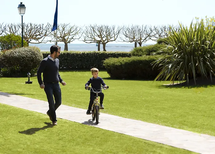 乐卡斯特玛丽露易丝酒店 酒店 La Baule