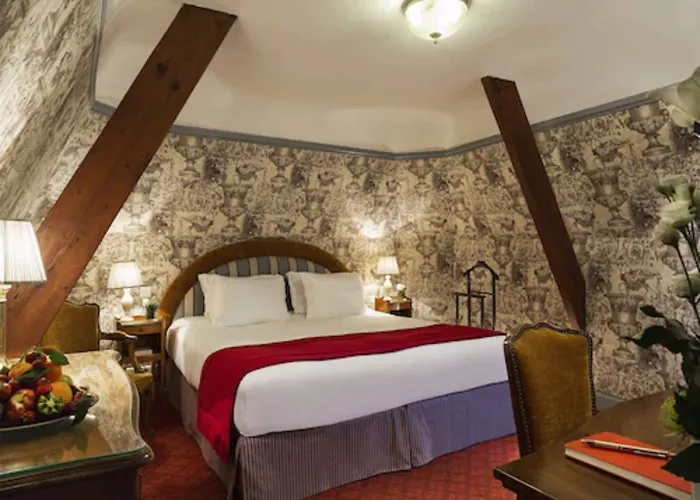 乐卡斯特玛丽露易丝酒店 La Baule